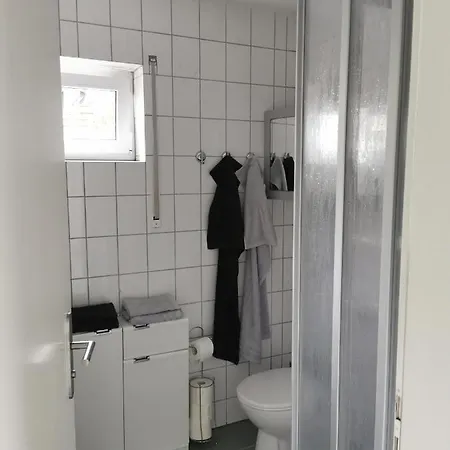 Souterrain-wohnung Mit Kostenlosem Stellplatz Apartment Leipzig