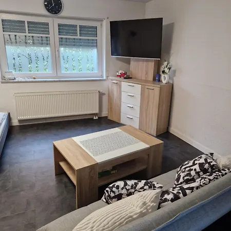 Apartment Souterrain-wohnung Mit Kostenlosem Stellplatz
